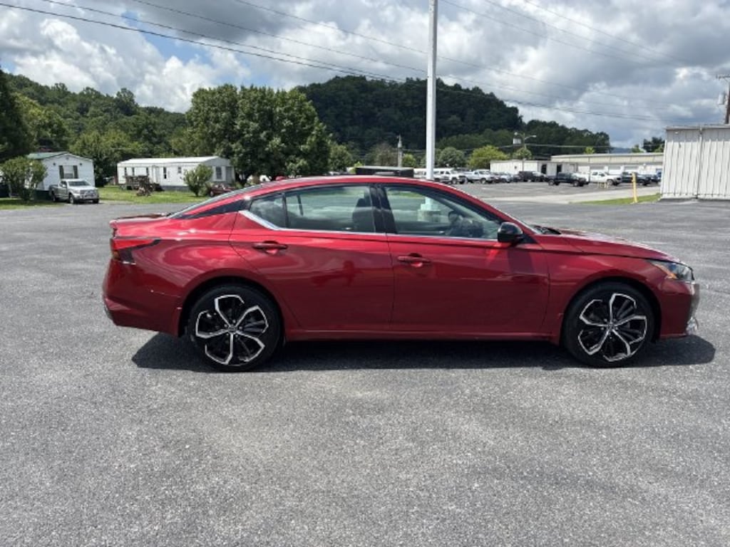 Used 2023 Nissan Altima 2.5 SR