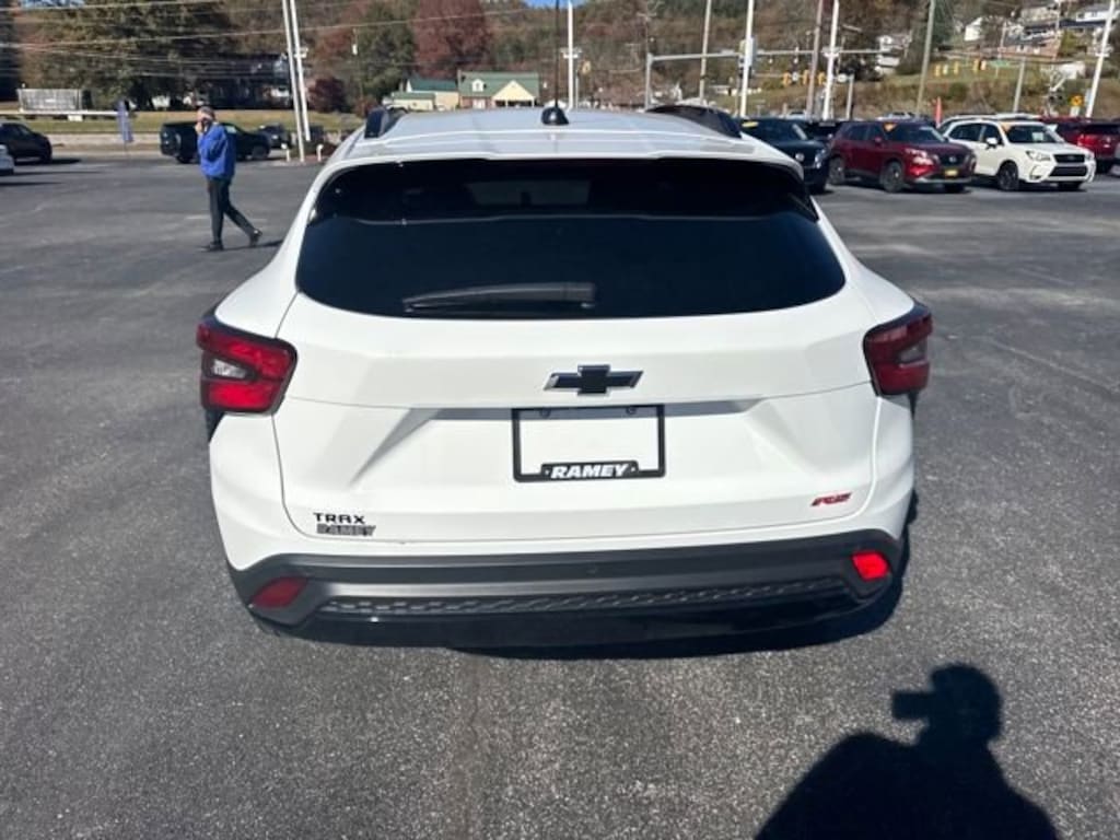 Used 2025 Chevrolet Trax 2RS SUV