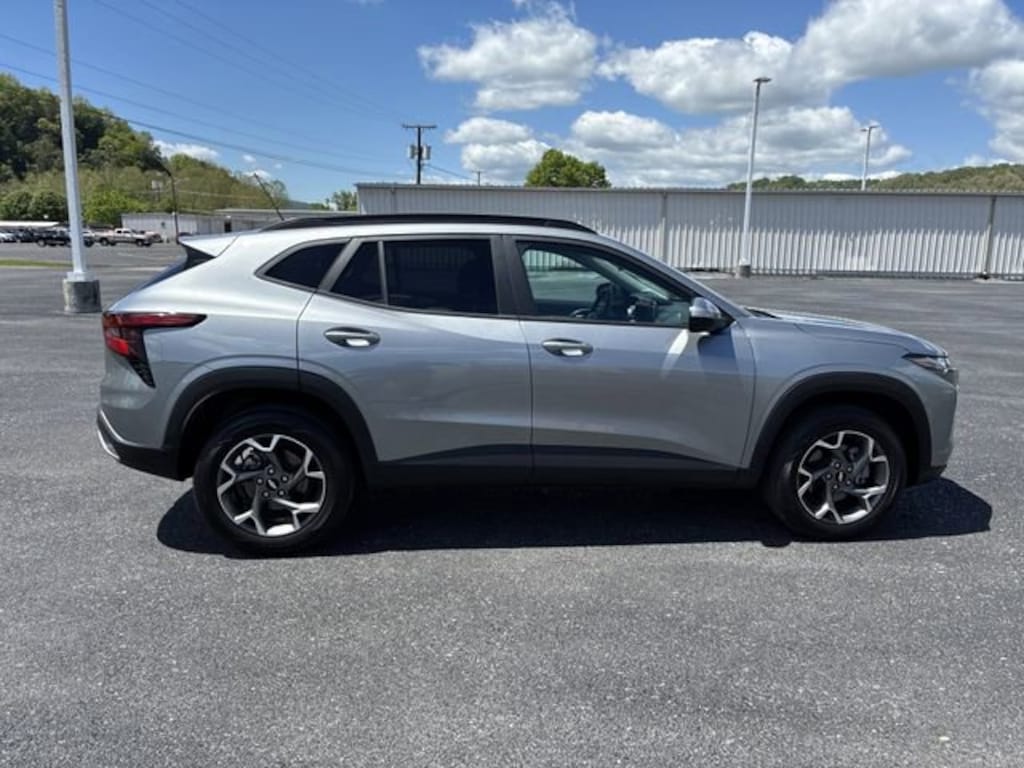 Used 2025 Chevrolet Trax LT SUV