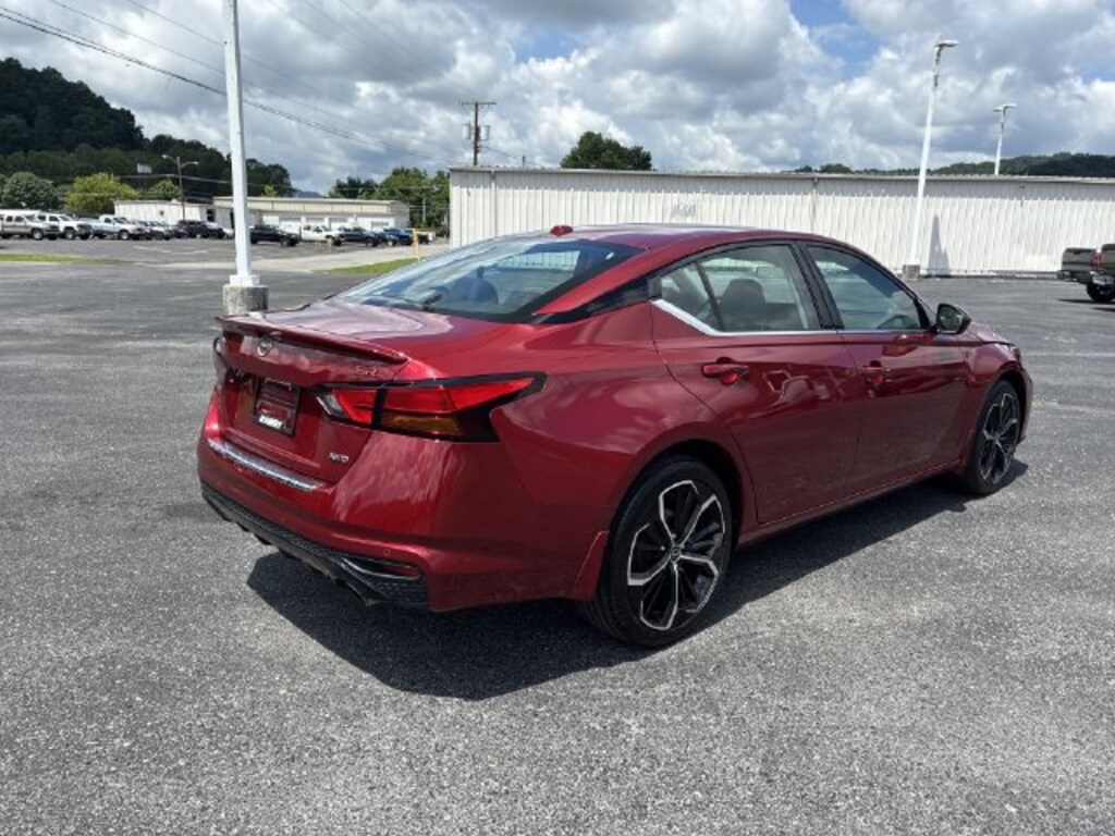 Used 2023 Nissan Altima 2.5 SR