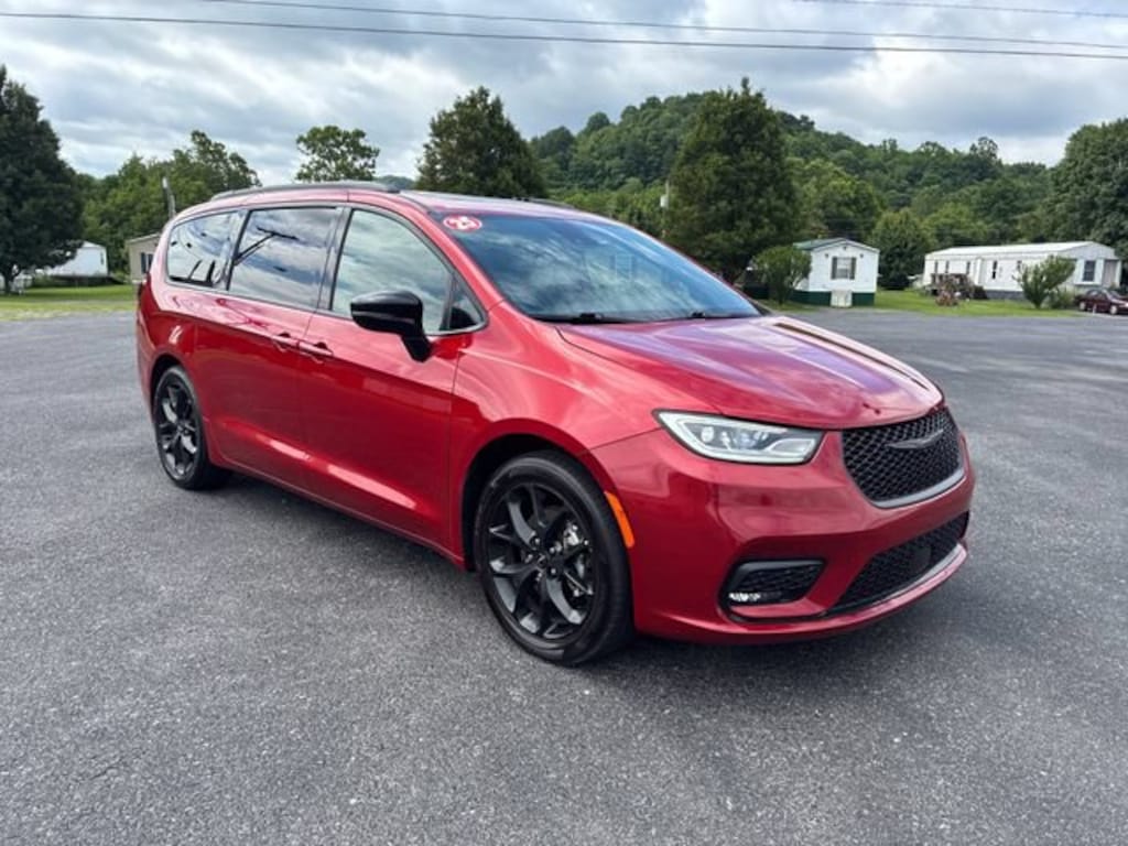 Used 2025 Chrysler Pacifica Limited