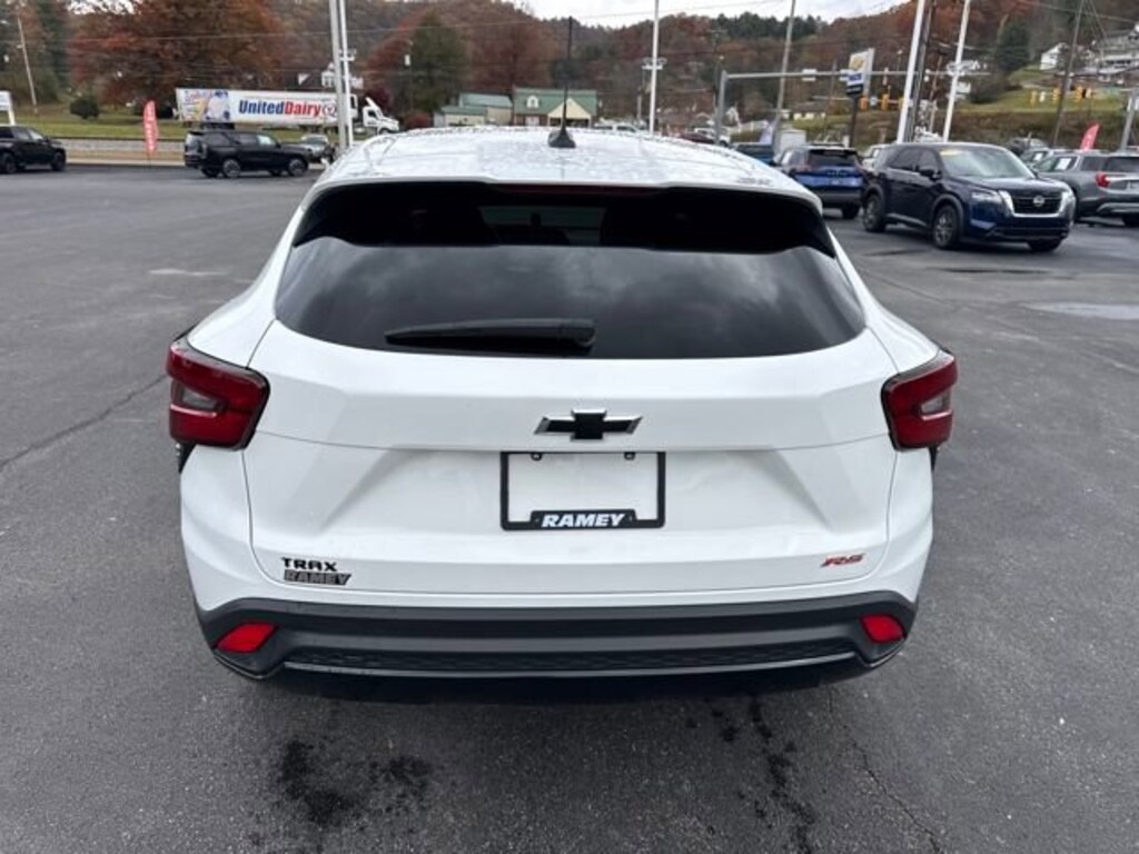 Used 2024 Chevrolet Trax 1RS SUV