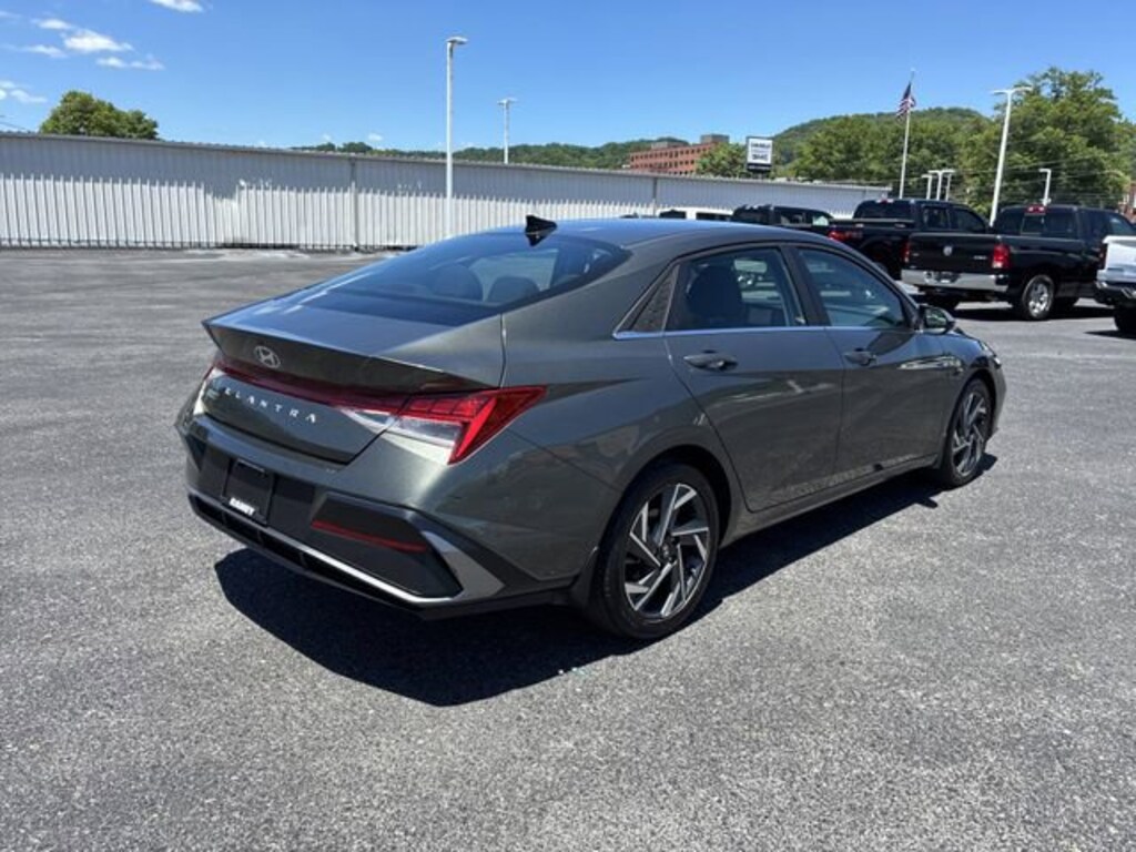 Used 2024 Hyundai Elantra SEL