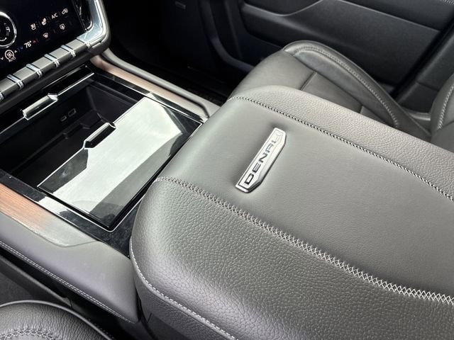 2025 GMC Yukon XL Denali - Photo 21