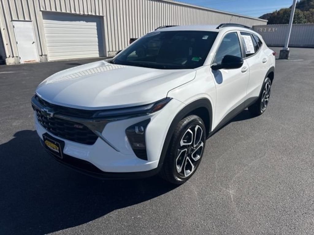 Used 2025 Chevrolet Trax 2RS SUV