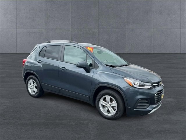 Used 2022 Chevrolet Trax LT with VIN KL7CJLSM1NB558637 for sale in Richlands, VA