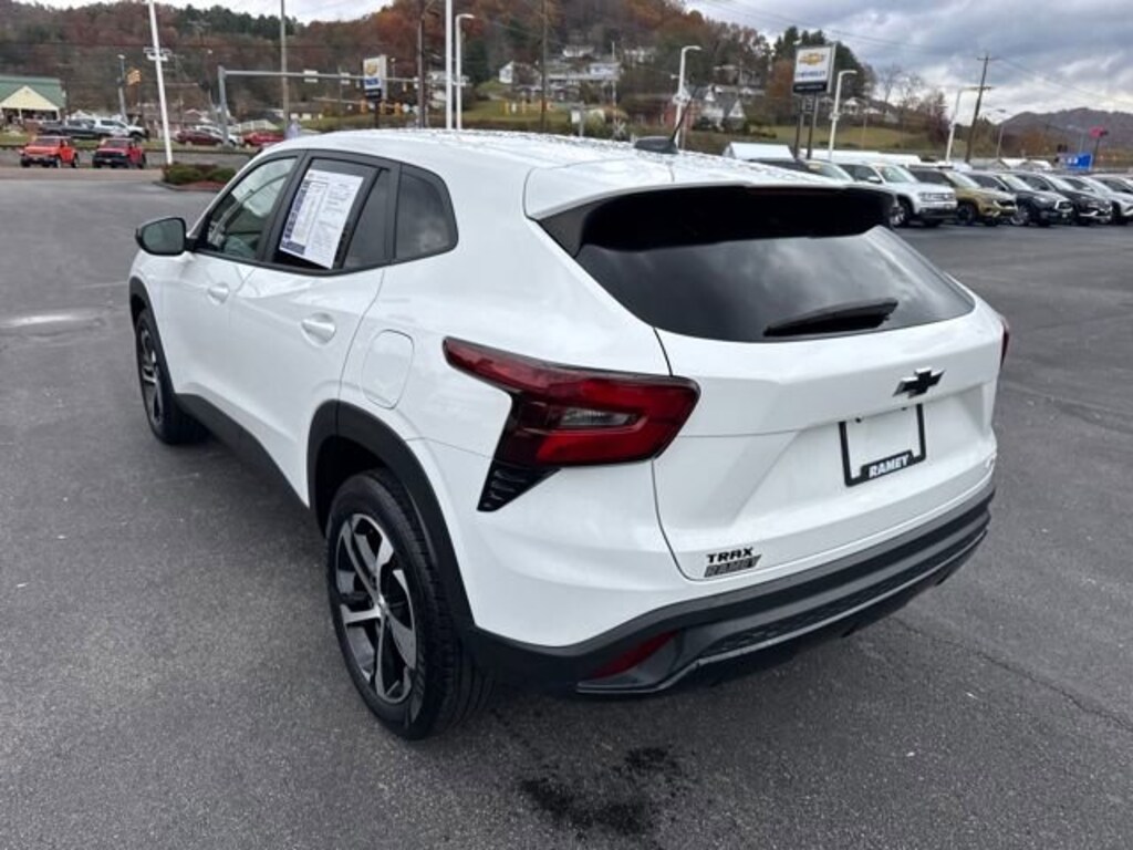Used 2024 Chevrolet Trax 1RS SUV