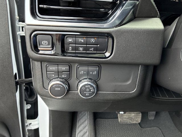 2025 GMC Yukon XL Denali - Photo 16