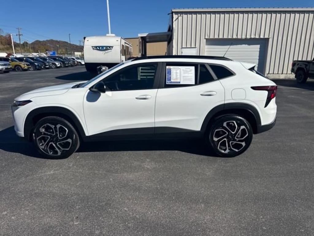 Used 2025 Chevrolet Trax 2RS SUV