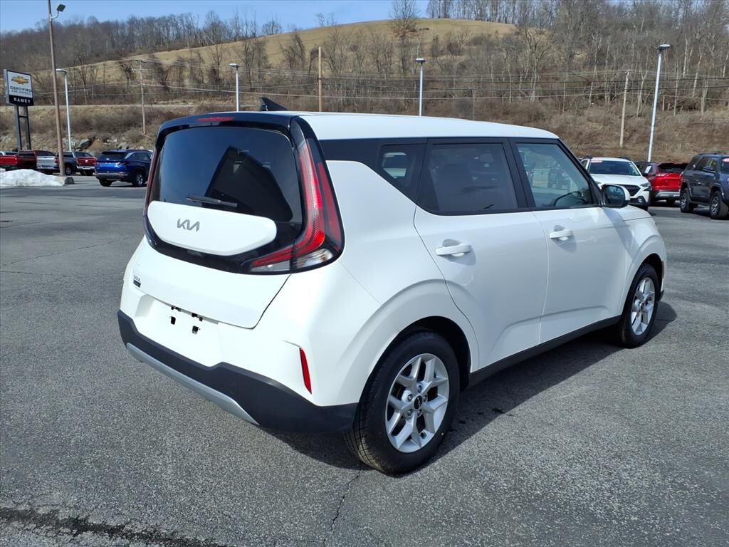 Used 2024 Kia Soul LX Hatchback