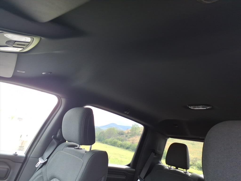 2026 RAM 1500 Express - Photo 7