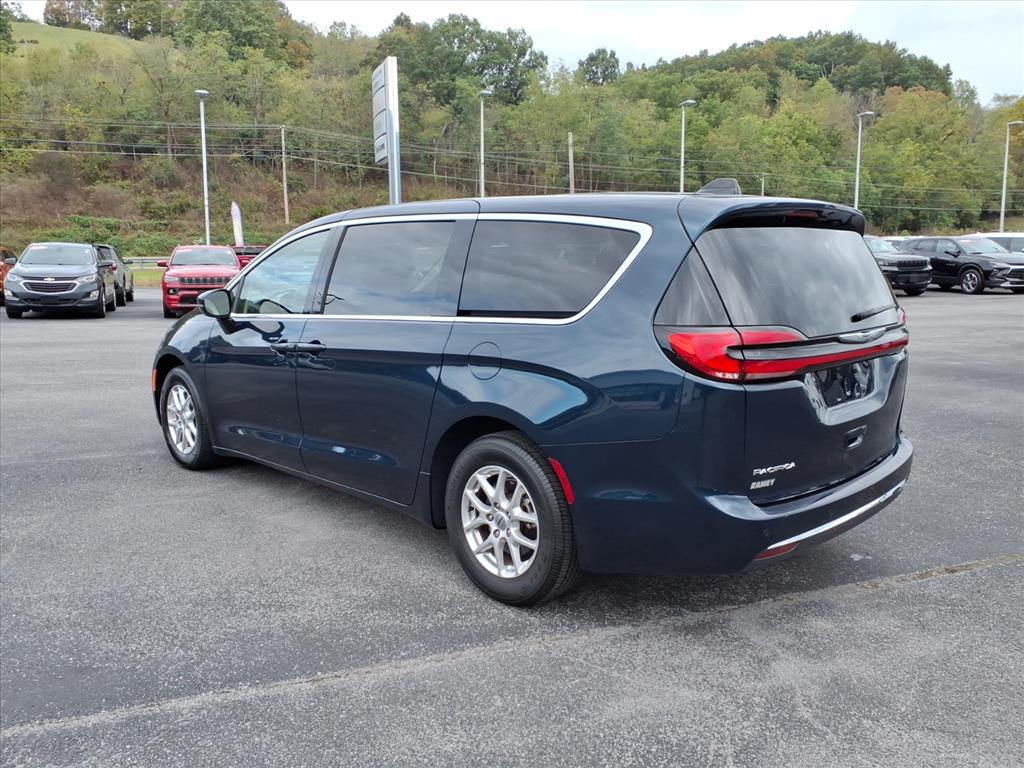 2024 Chrysler Pacifica Touring L - Photo 11