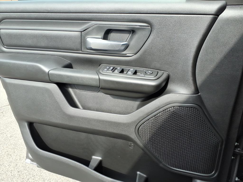 2026 RAM 1500 Express - Photo 8