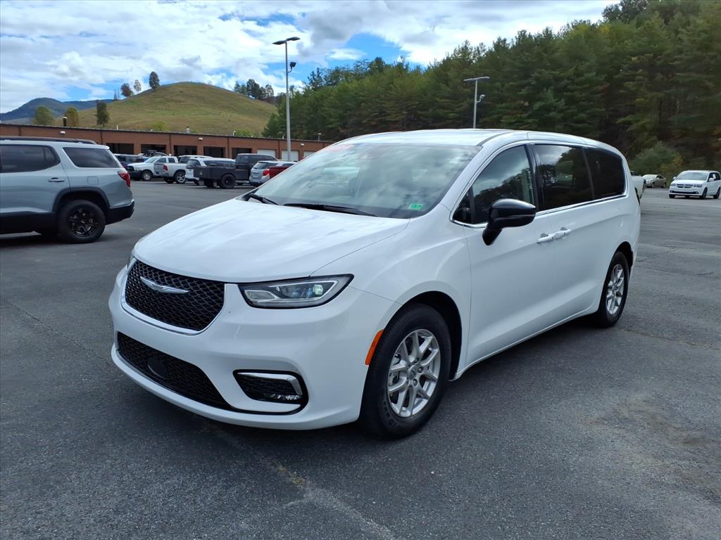 2024 Chrysler Pacifica Touring L - Photo 13