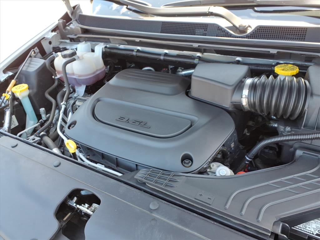 2024 Chrysler Pacifica Touring L - Photo 8