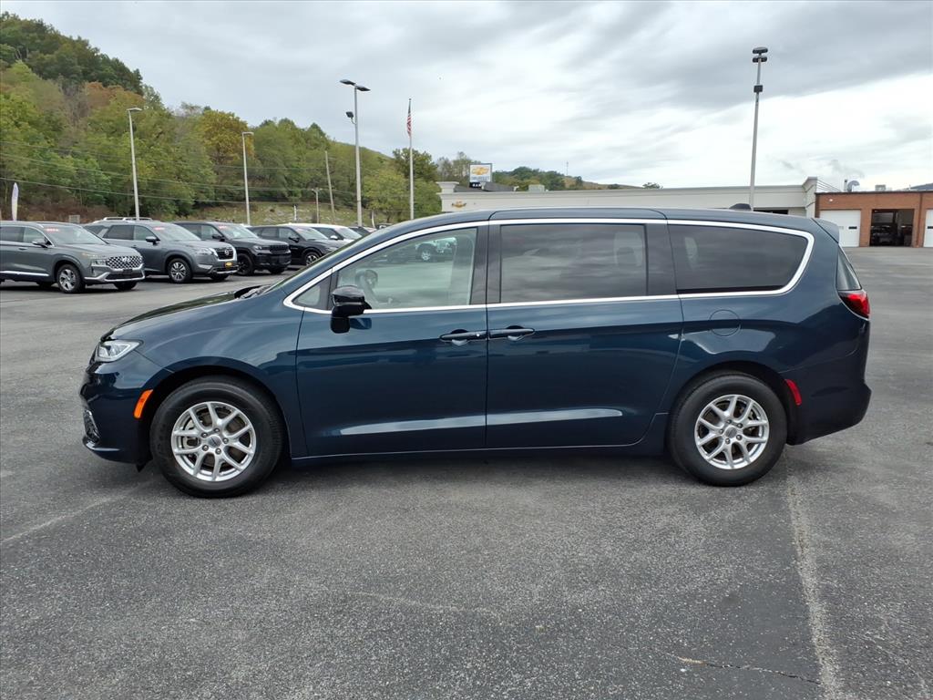 2024 Chrysler Pacifica Touring L - Photo 12