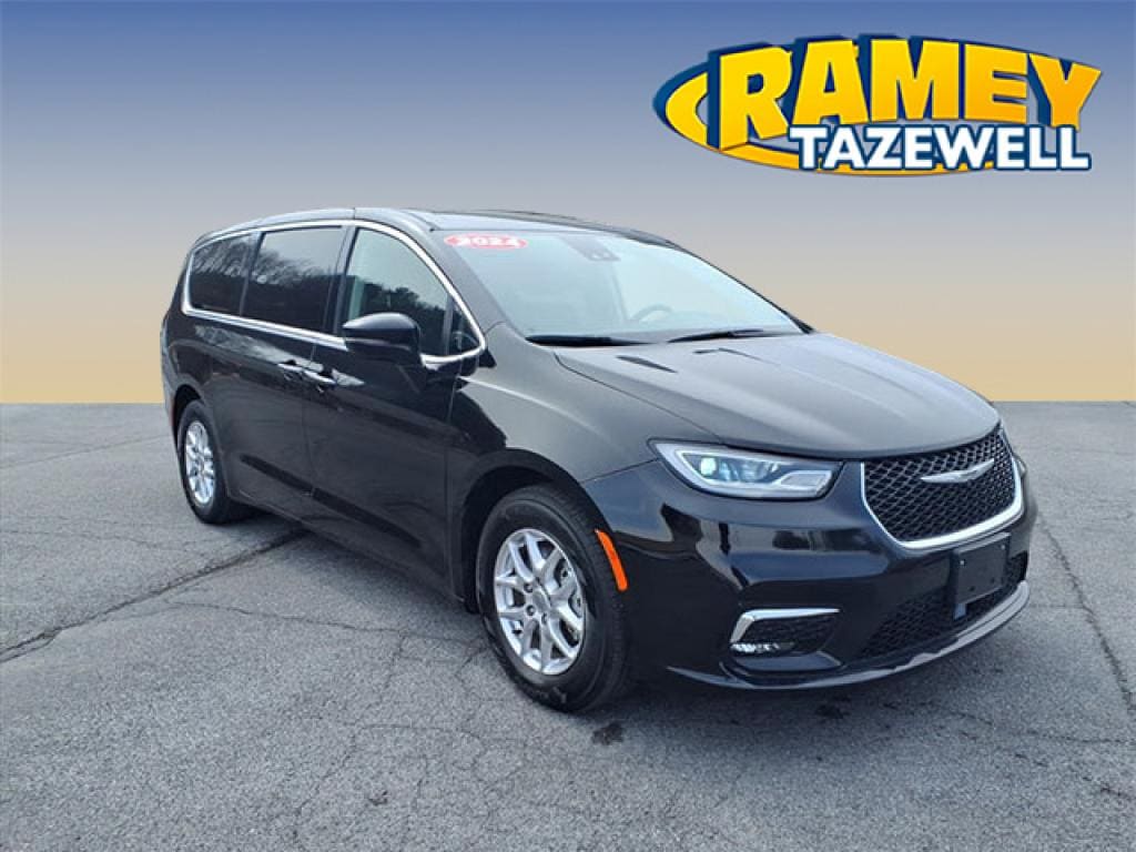 2024 Chrysler Pacifica Touring L's photo