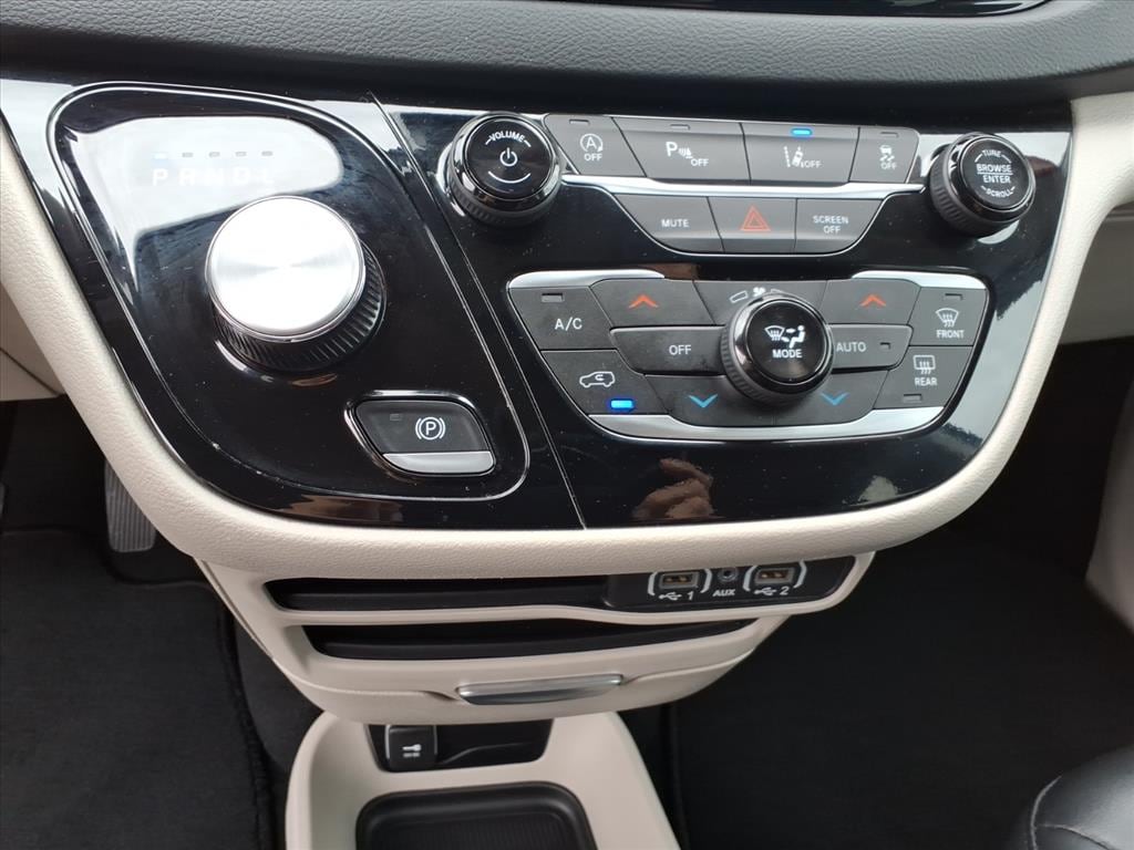 2024 Chrysler Pacifica Touring L - Photo 18