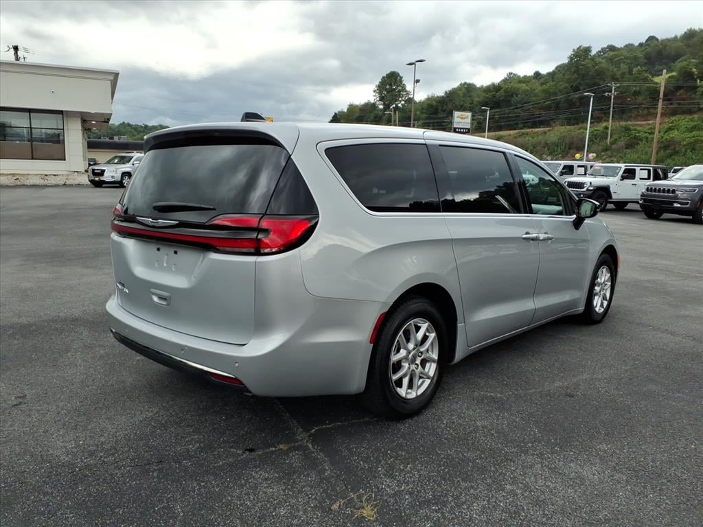 Used 2024 Chrysler Pacifica Touring L Van Passenger Van