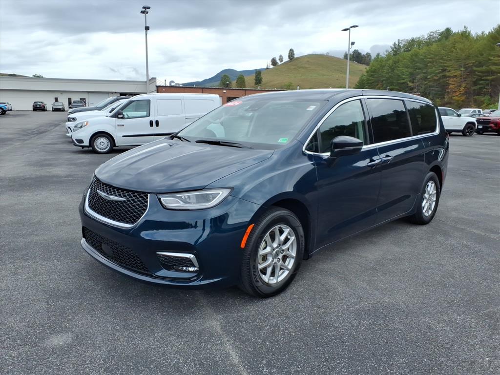 2024 Chrysler Pacifica Touring L - Photo 13