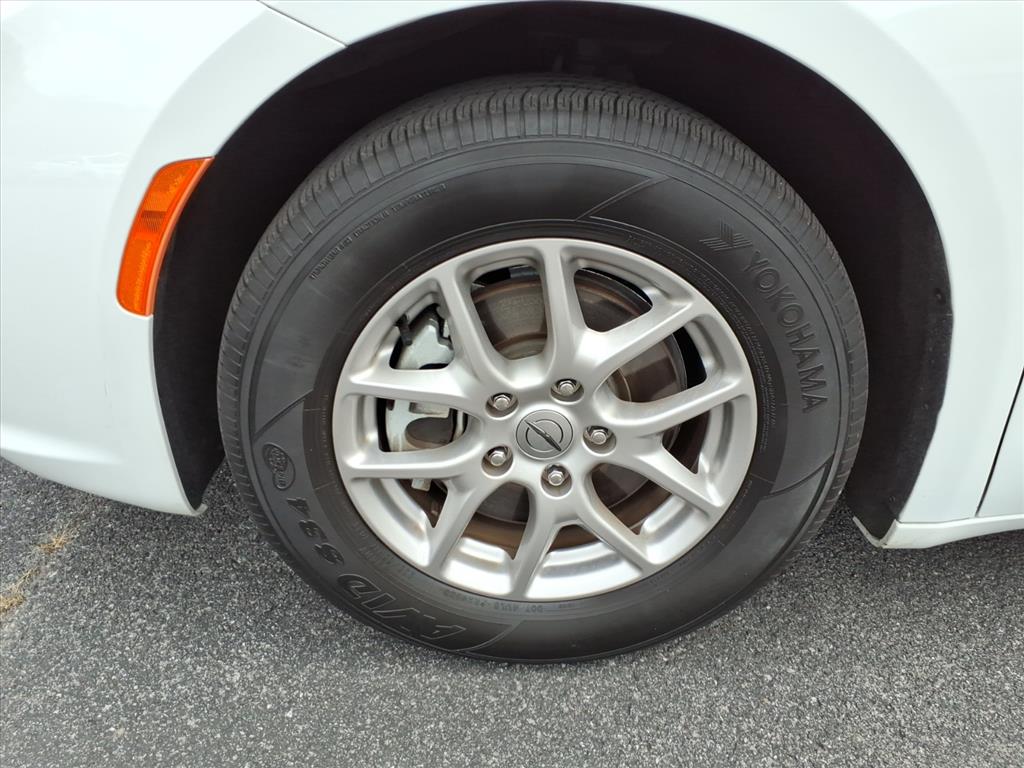 2024 Chrysler Pacifica Touring L - Photo 9