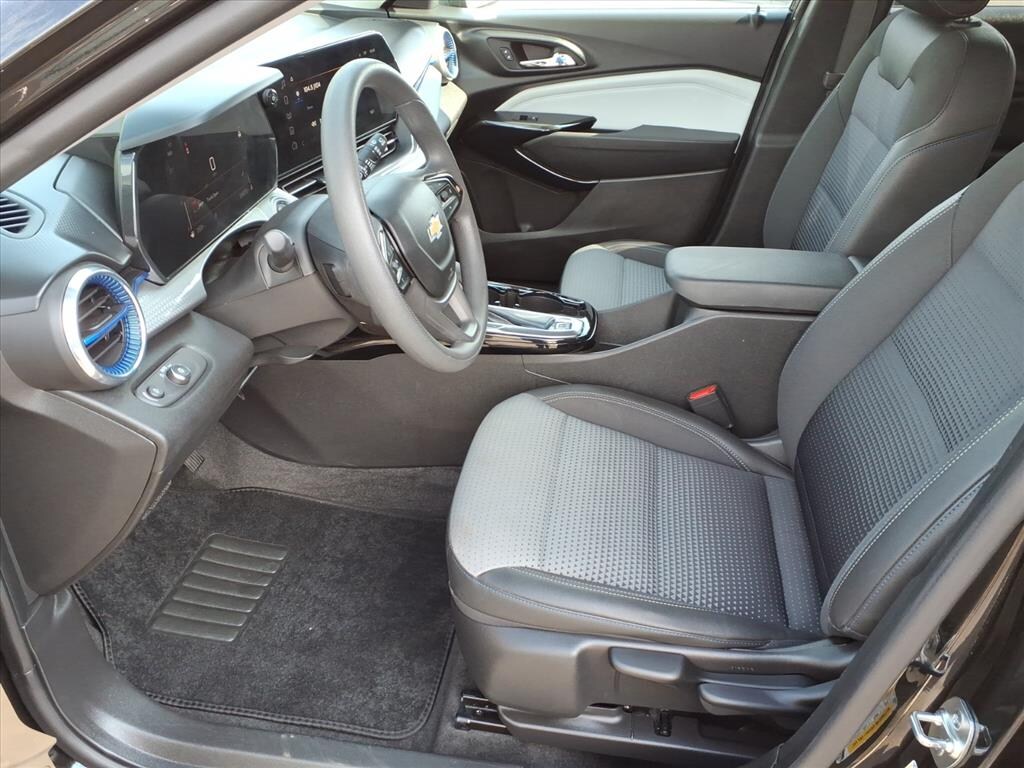 Used 2024 Chevrolet Trax LT SUV