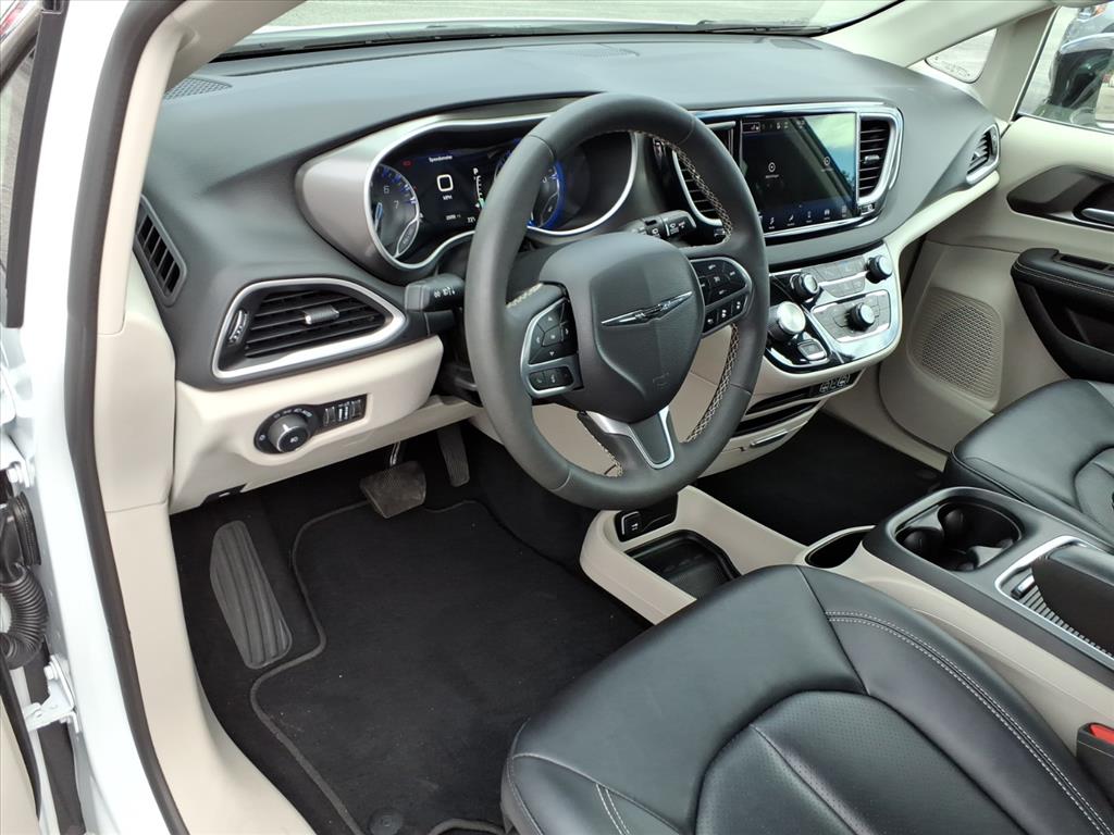2024 Chrysler Pacifica Touring L - Photo 6
