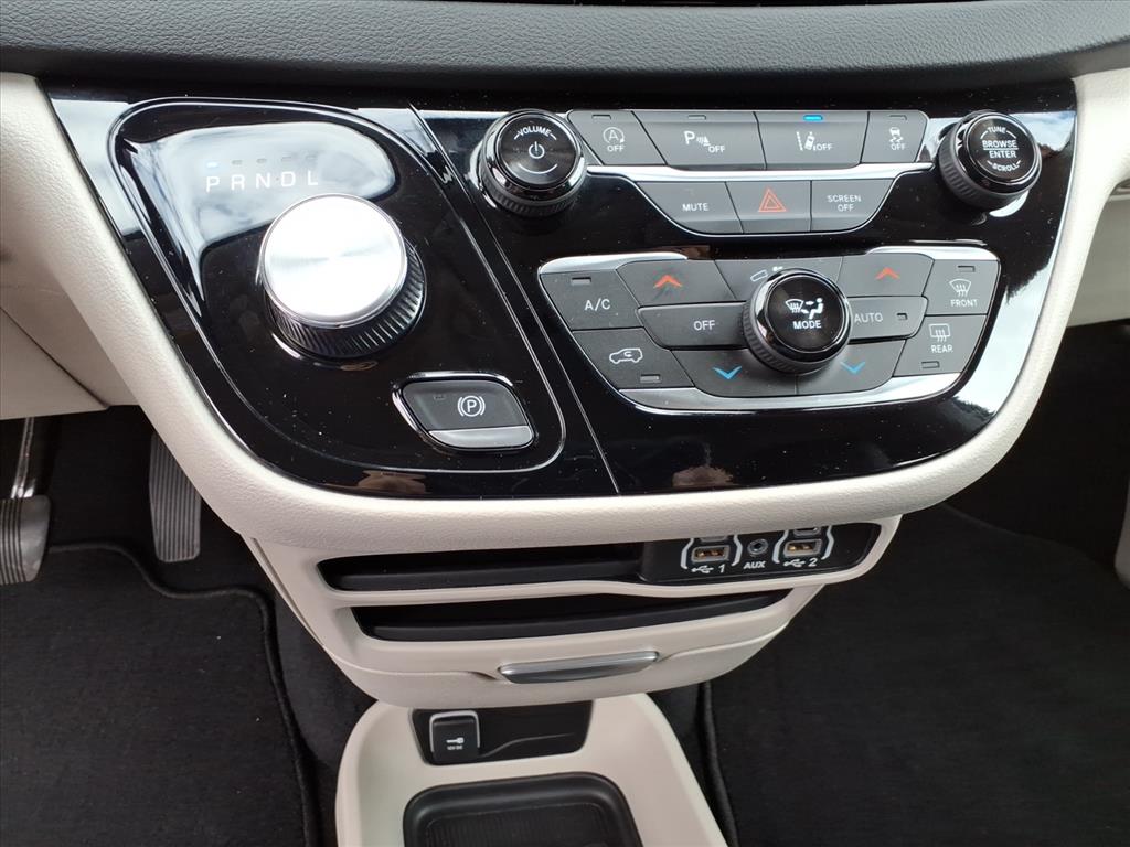 2024 Chrysler Pacifica Touring L - Photo 18