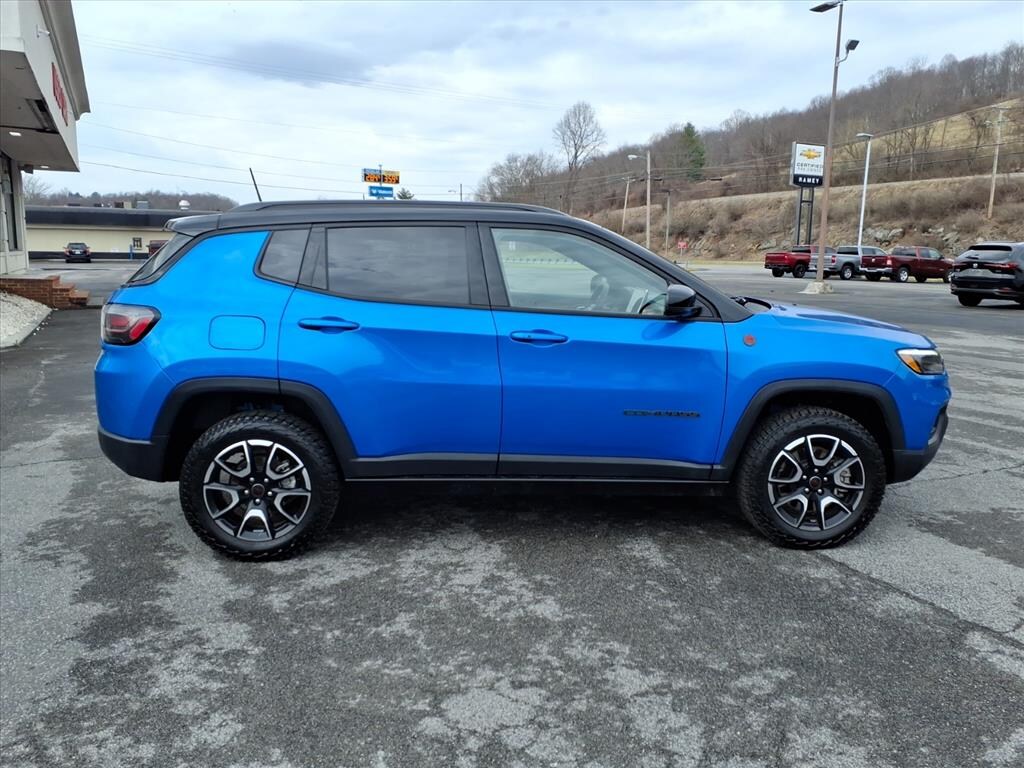 Used 2025 Jeep Compass Trailhawk SUV