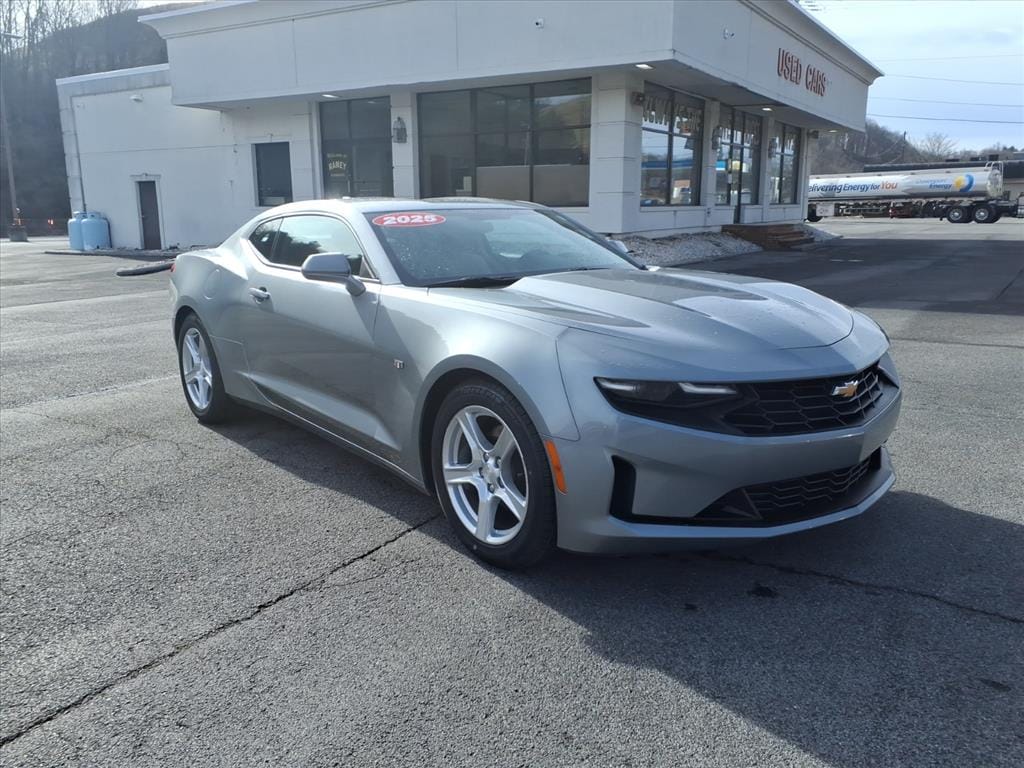 2023 Chevrolet Camaro 1LT's photo