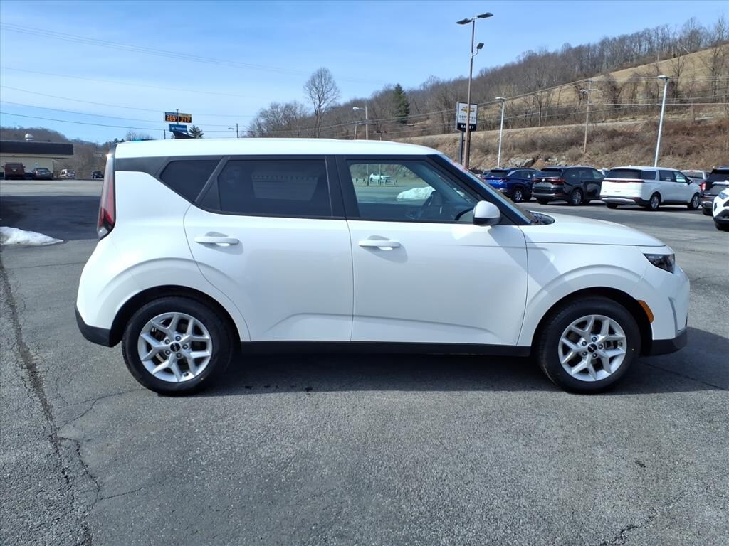 Used 2024 Kia Soul LX Hatchback