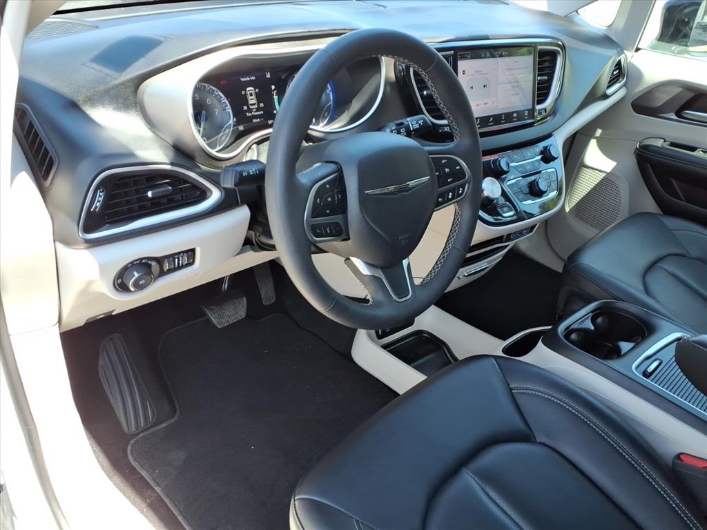 2024 Chrysler Pacifica Touring L - Photo 6