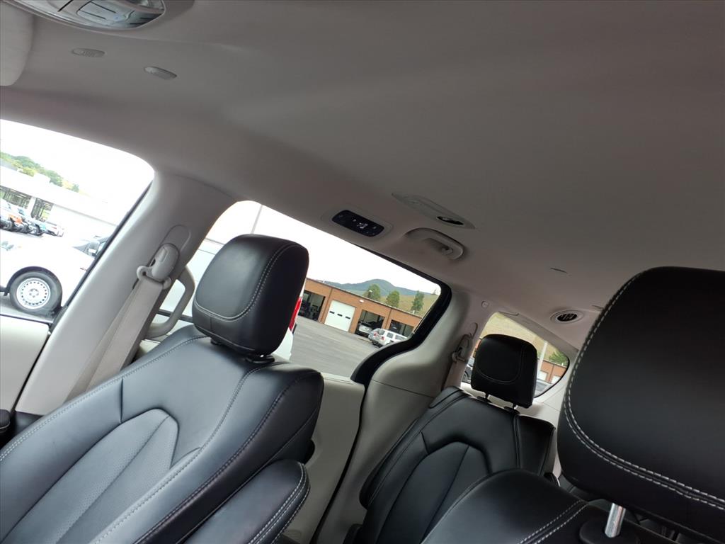 2024 Chrysler Pacifica Touring L - Photo 7