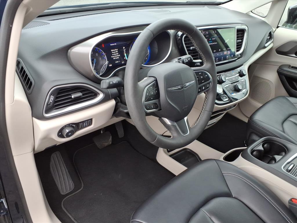 2024 Chrysler Pacifica Touring L - Photo 6