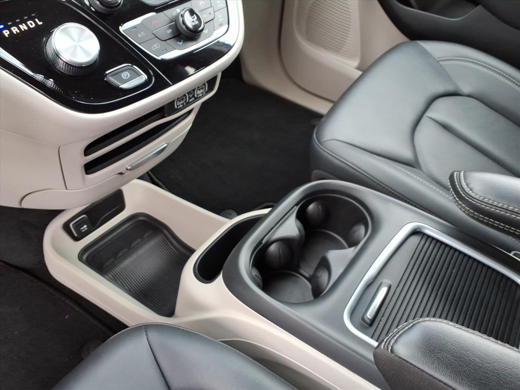 2024 Chrysler Pacifica Touring L - Photo 19