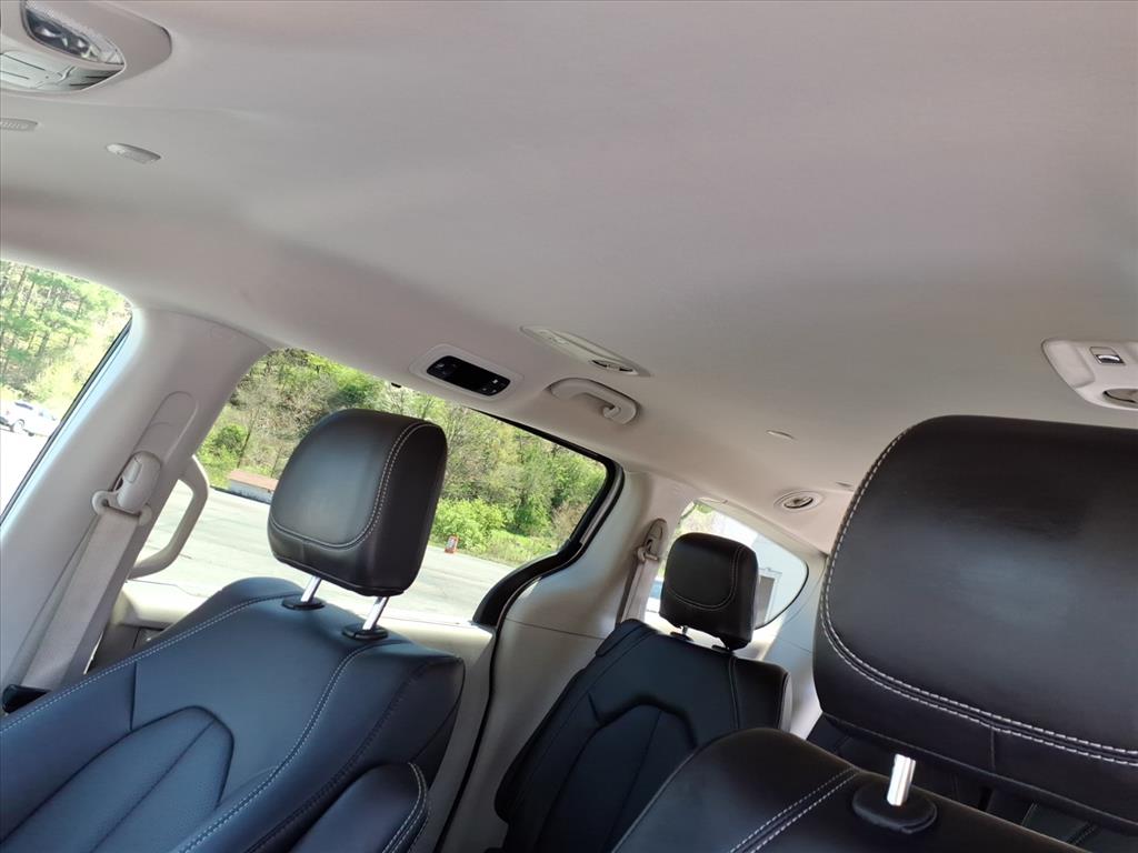 2024 Chrysler Pacifica Touring L - Photo 7