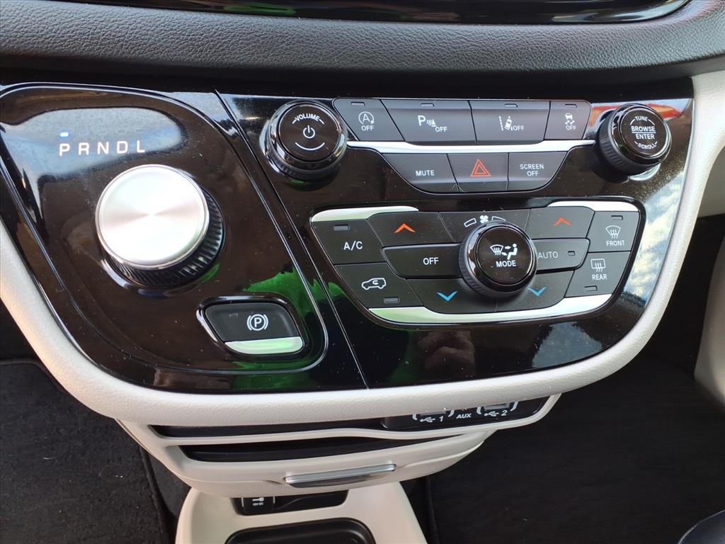 2024 Chrysler Pacifica Touring L - Photo 18