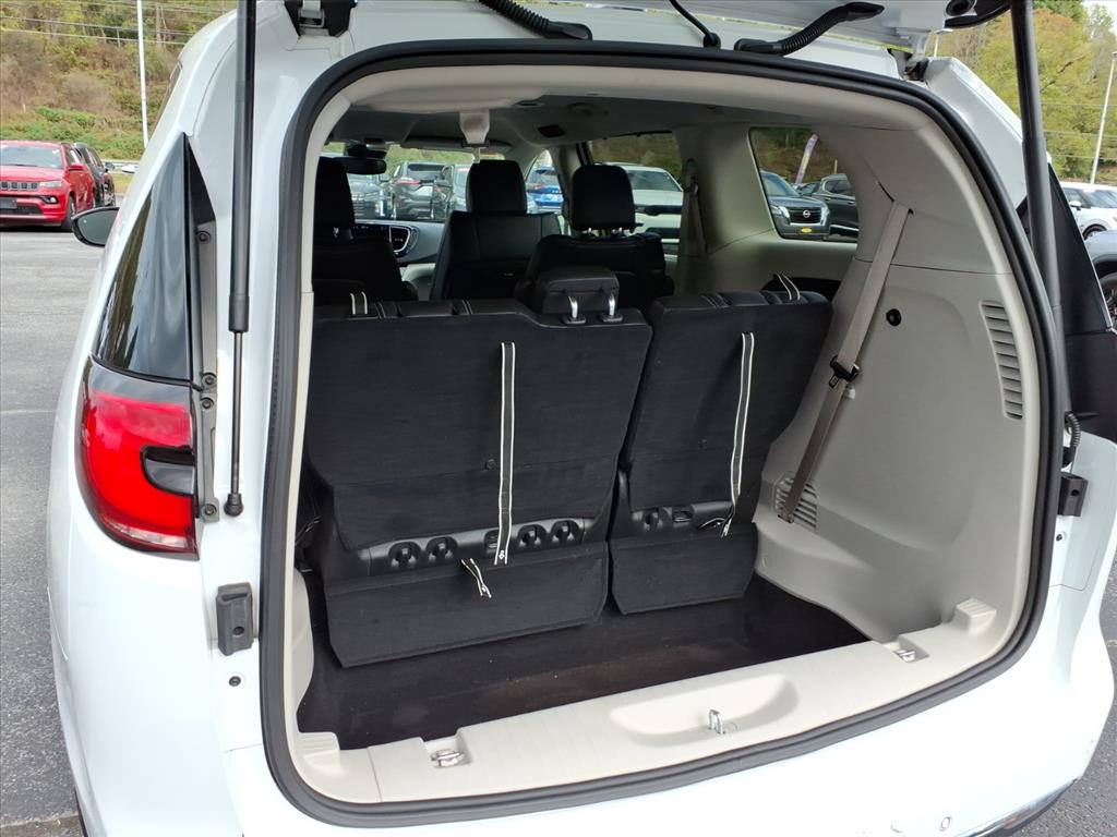 2024 Chrysler Pacifica Touring L - Photo 10