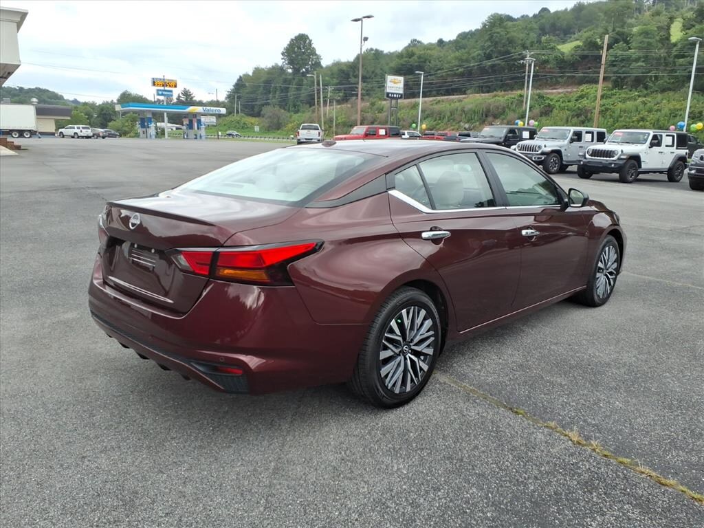 Used 2025 Nissan Altima SV Sedan