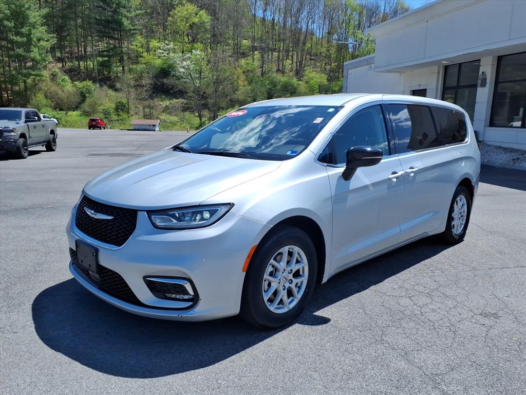 2024 Chrysler Pacifica Touring L - Photo 13
