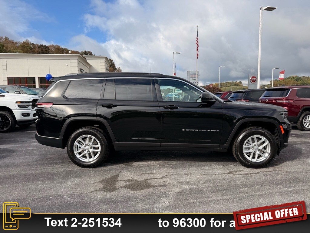 2025 Jeep Grand Cherokee Laredo photo 2