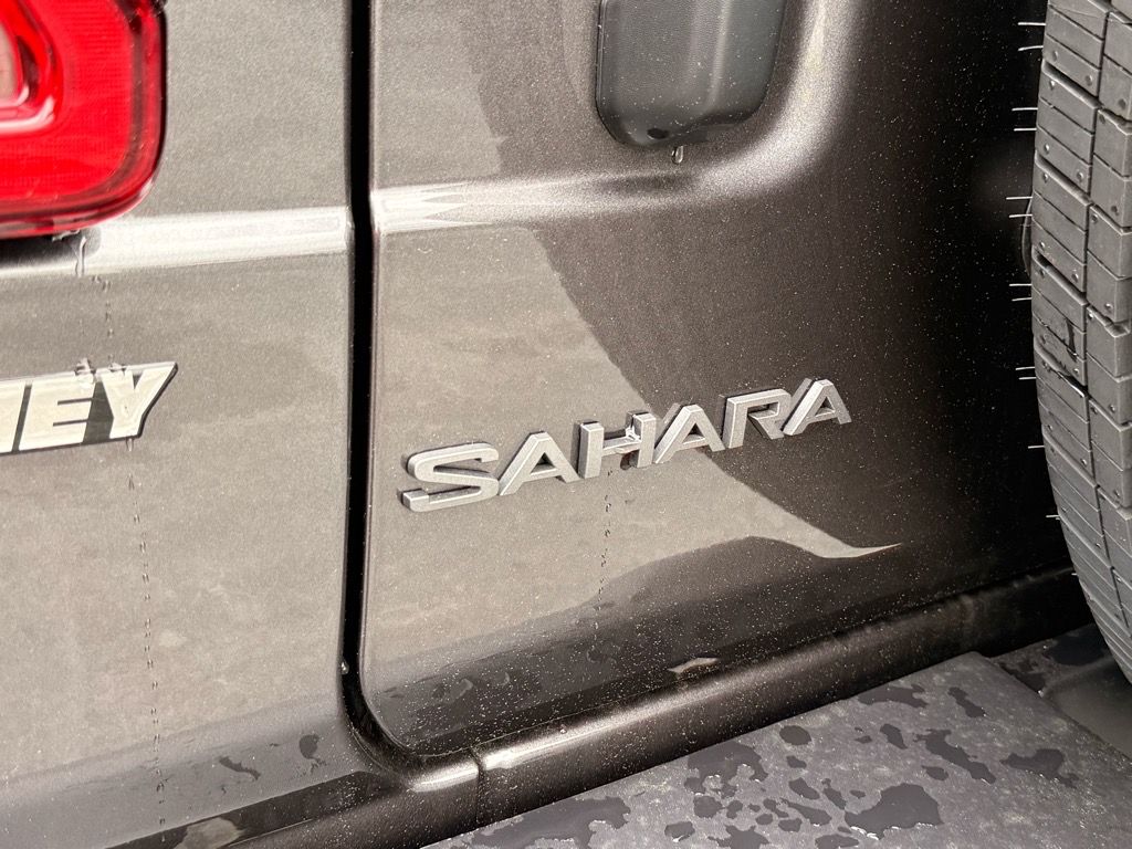 2025 Jeep Wrangler 4-Door Sahara - Photo 6
