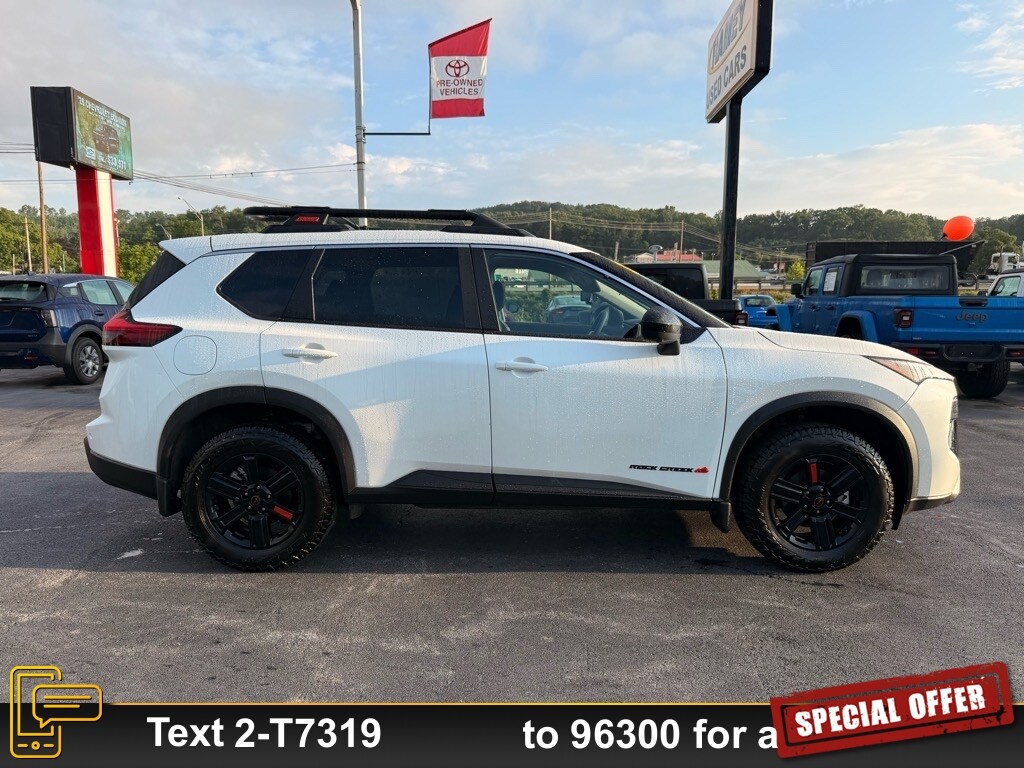 2025 Nissan Rogue SV photo 2