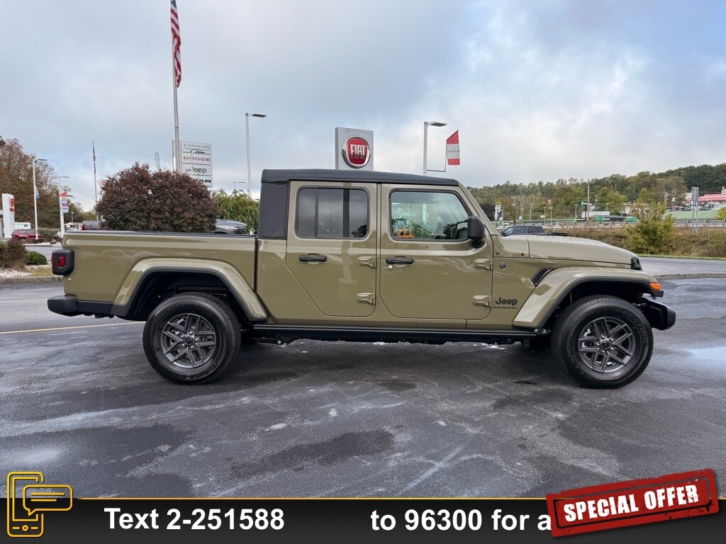 2025 Jeep Gladiator Sport photo 2