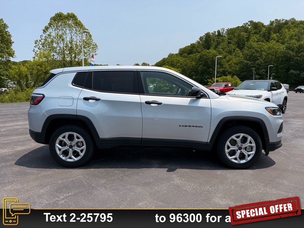 2025 Jeep Compass Sport photo 2