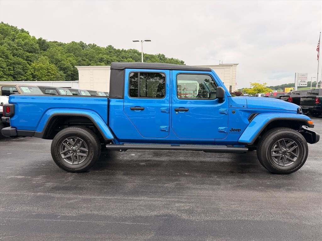 New 2026 Jeep Gladiator Sport S Pickup