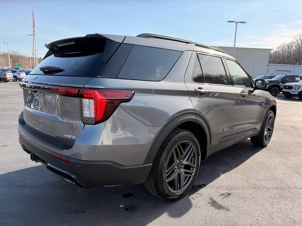 Used 2025 Ford Explorer ST-Line SUV