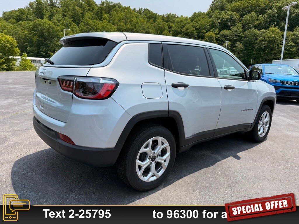 2025 Jeep Compass Sport photo 3