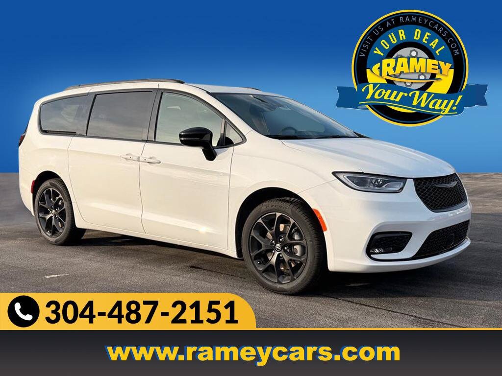 New 2026 Chrysler Pacifica Select Passenger Van
