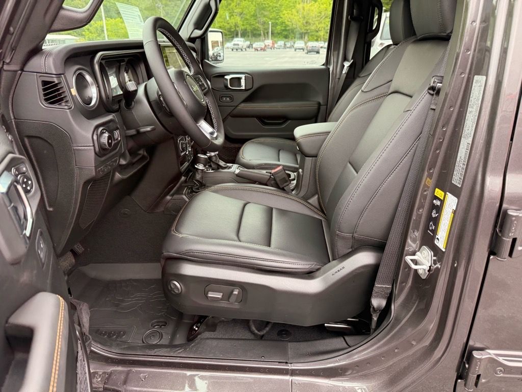 2025 Jeep Wrangler 4-Door Sahara - Photo 8